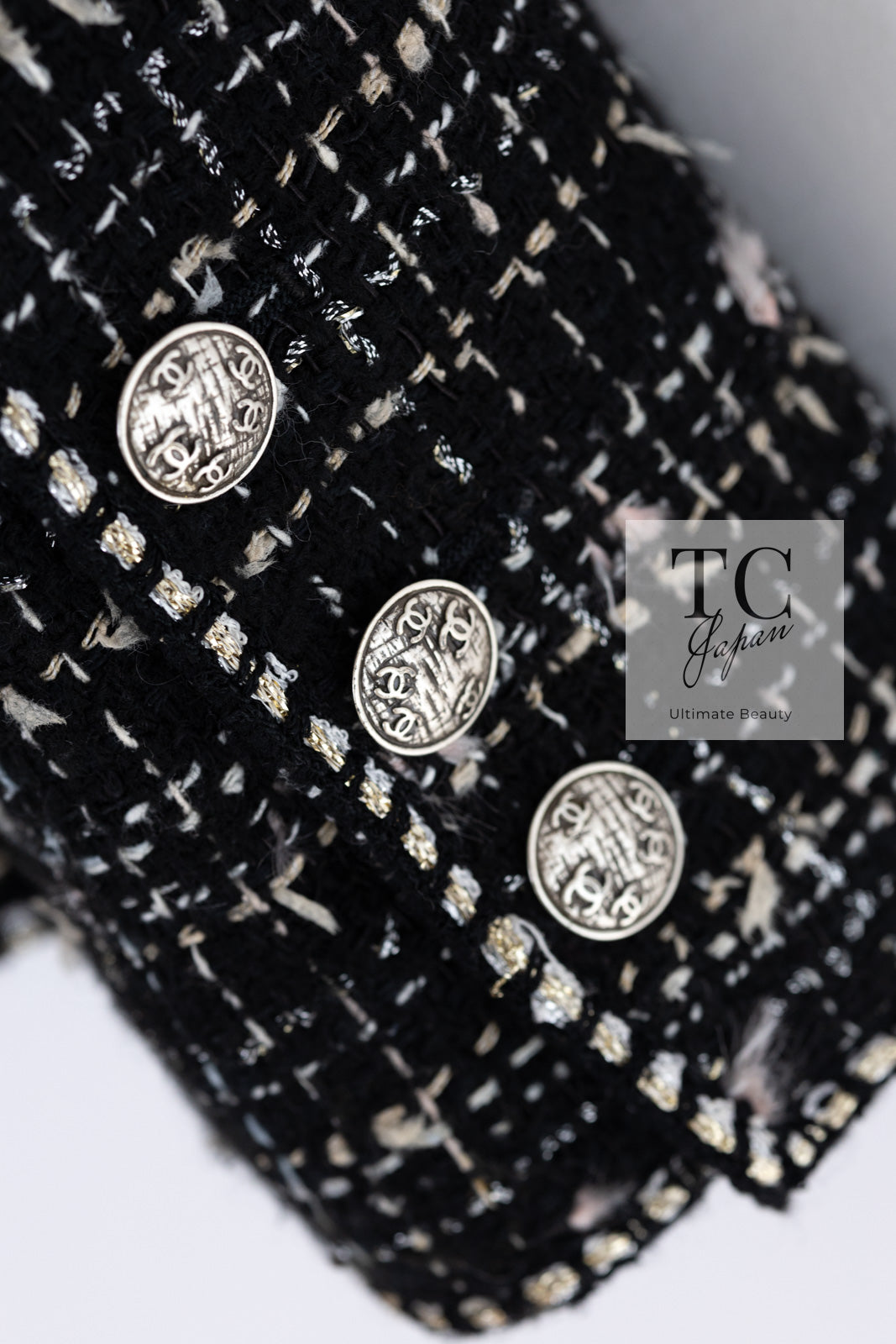 CHANEL 05C Black Silver Trim CC Logo Emblem Lesage Blazer Jacket 38 シャネル ブラック シルバー トリム CC ロゴ エンブレム ルサージュ ブレザー ジャケット 即発