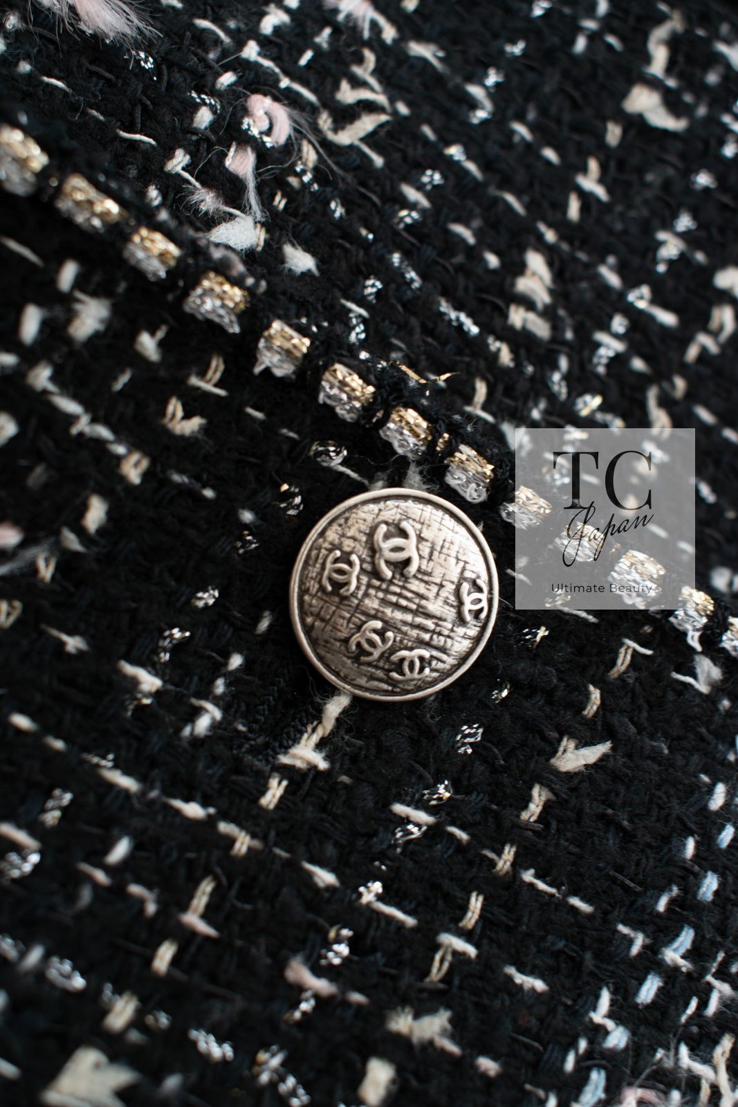 CHANEL 05C Black Silver Trim CC Logo Emblem Lesage Blazer Jacket 38 シャネル ブラック シルバー トリム CC ロゴ エンブレム ルサージュ ブレザー ジャケット 即発