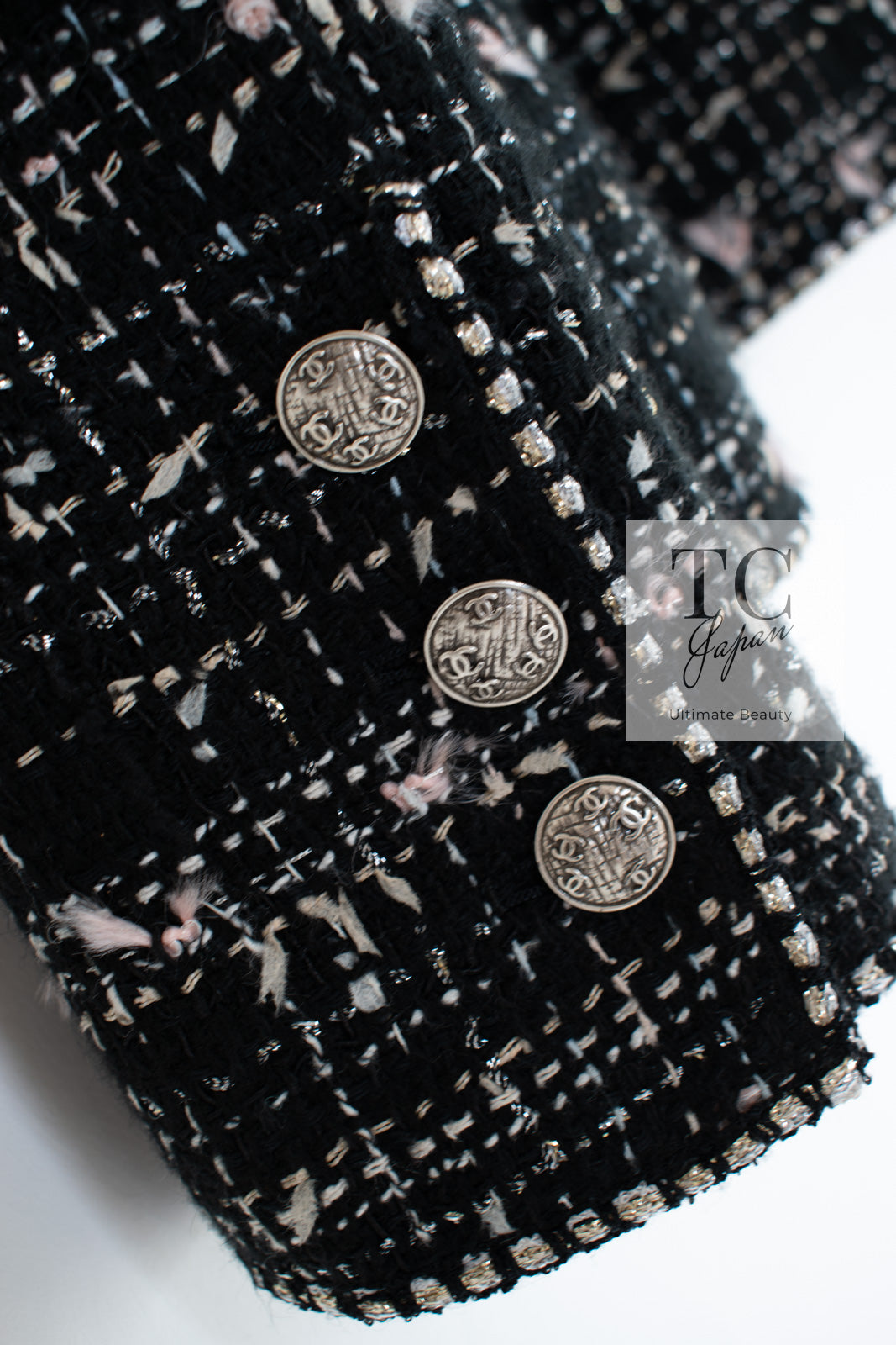 CHANEL 05C Black Silver Trim CC Logo Emblem Lesage Blazer Jacket 38 シャネル ブラック シルバー トリム CC ロゴ エンブレム ルサージュ ブレザー ジャケット 即発