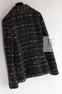 CHANEL 05C Black Silver Trim CC Logo Emblem Lesage Blazer Jacket 38 シャネル ブラック シルバー トリム CC ロゴ エンブレム ルサージュ ブレザー ジャケット 即発