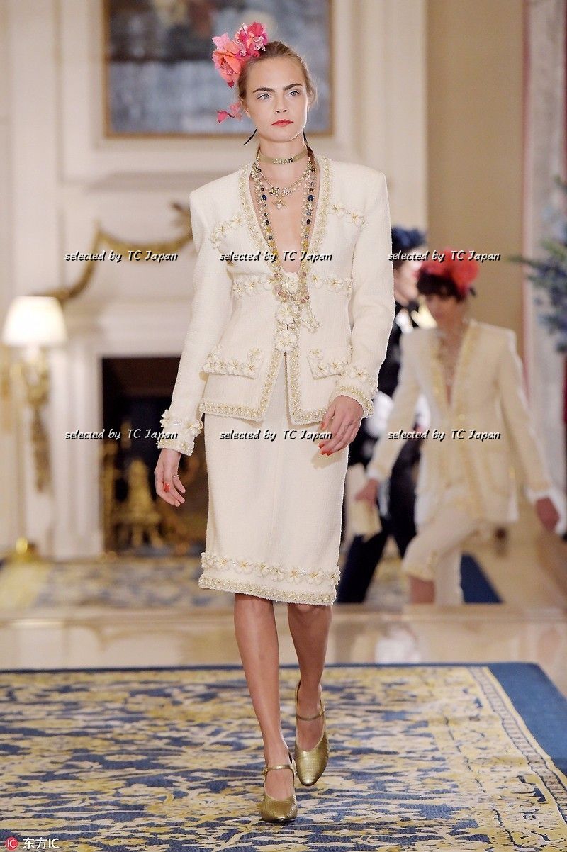 CHANEL 17PF Ivory Creme Gold Trim Wool Tweed Jacket 38 シャネル アイボリー クリーム ゴールド トリミング ウール ジャケット 即発