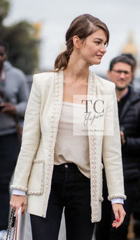 CHANEL 17PF Ivory Creme Gold Trim Wool Tweed Jacket 38 シャネル アイボリー クリーム ゴールド トリミング ウール ジャケット 即発