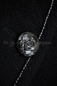 CHANEL 15A Black White Stitch Camellia Button Wool Tweed Jacket 34 シャネル ブラック ホワイト ステッチ カメリア ボタン ウール ツイード ジャケット 即発