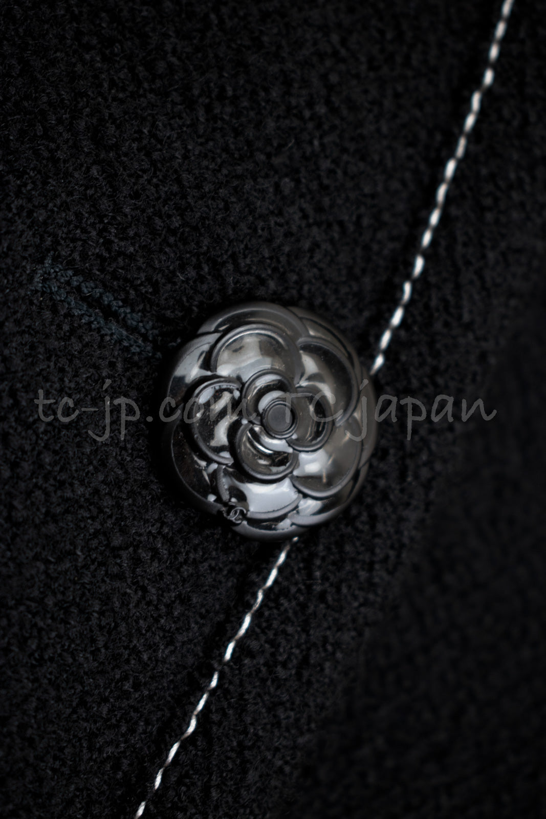 CHANEL 15A Black White Stitch Camellia Button Wool Tweed Jacket 34 シャネル ブラック ホワイト ステッチ カメリア ボタン ウール ツイード ジャケット 即発