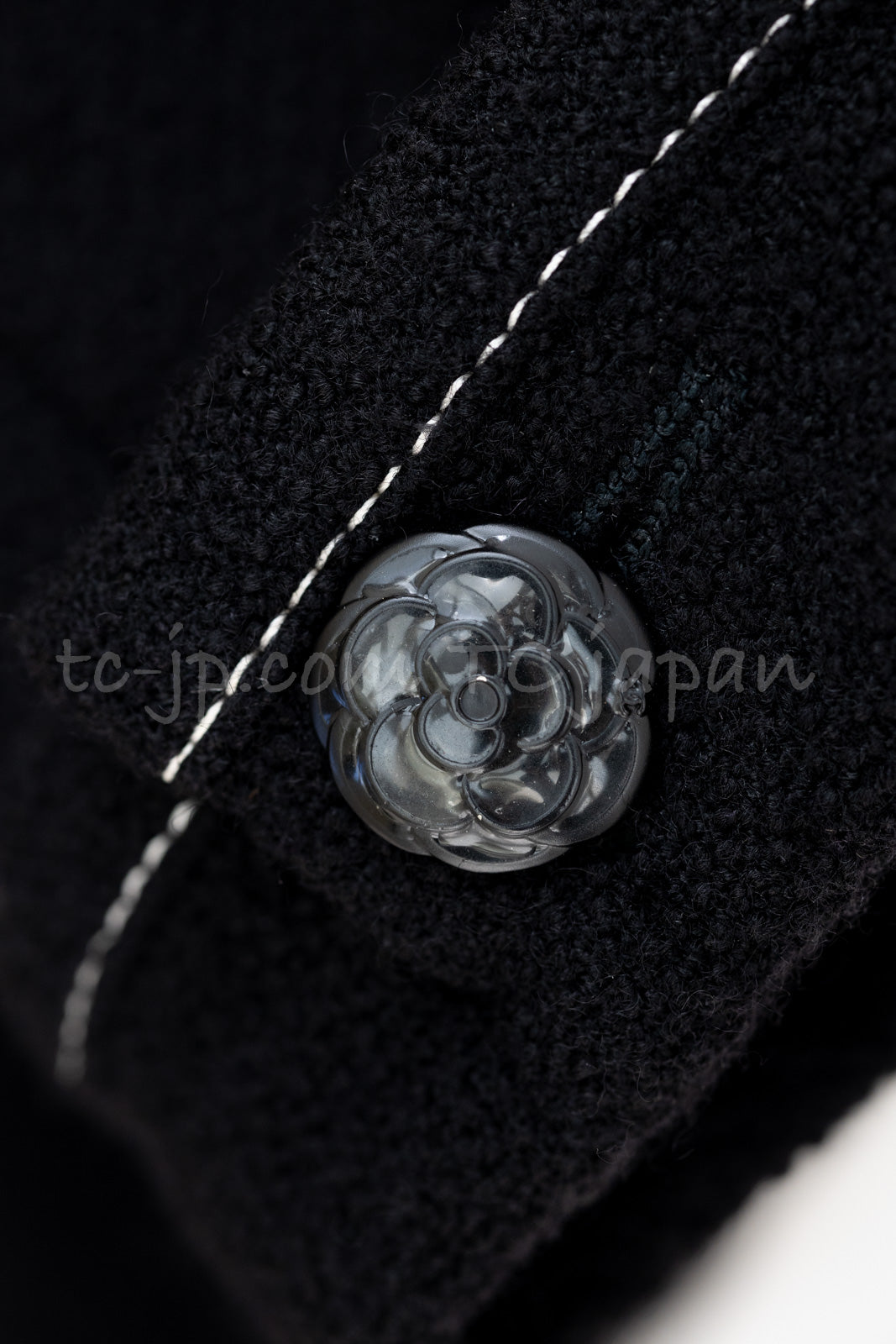 CHANEL 15A Black White Stitch Camellia Button Wool Tweed Jacket 34 シャネル ブラック ホワイト ステッチ カメリア ボタン ウール ツイード ジャケット 即発