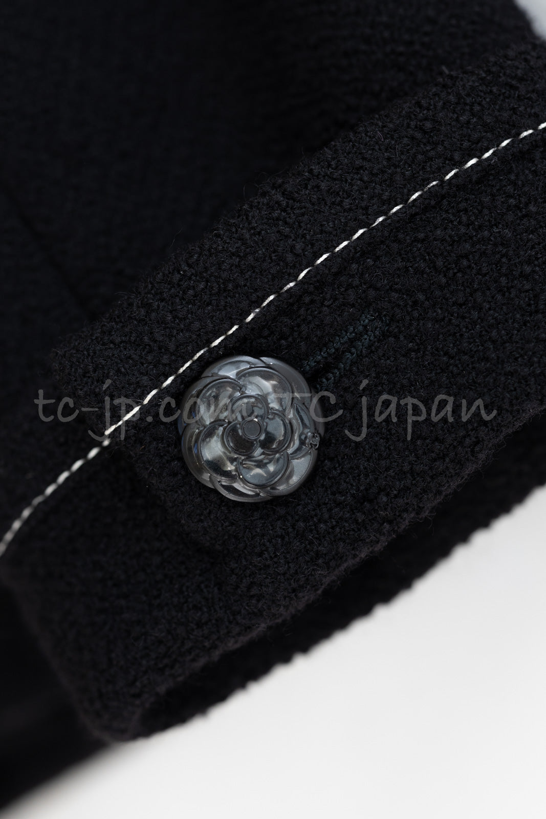 CHANEL 15A Black White Stitch Camellia Button Wool Tweed Jacket 34 シャネル ブラック ホワイト ステッチ カメリア ボタン ウール ツイード ジャケット 即発