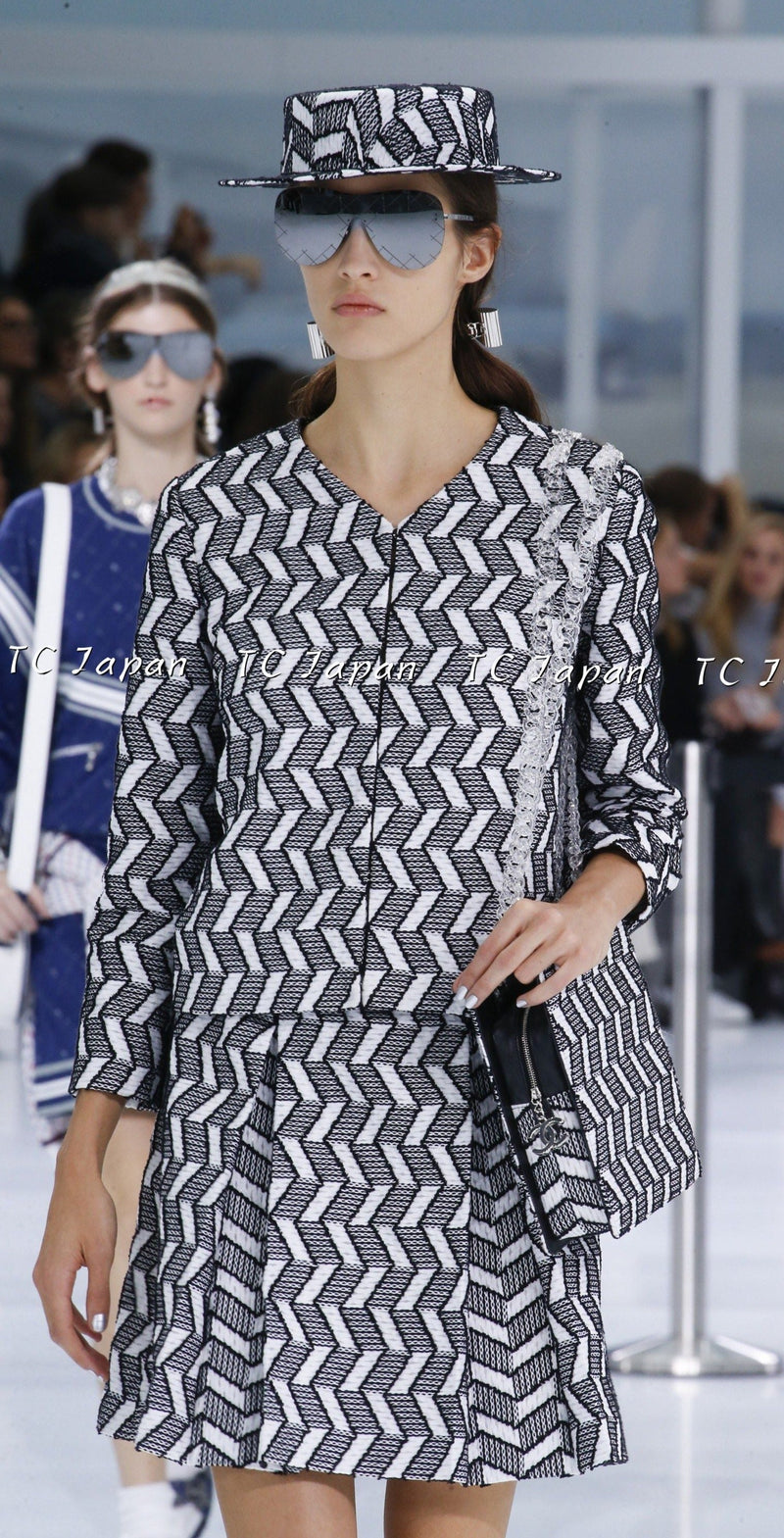 CHANEL 16S White Black Chevron Pattern Jacket 34 36 シャネル ホワイト シェベロン Vネック ジャケット 即発