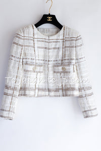 CHANEL 15C White Beige Dubai Lesage Tweed Collarless Jacket CC Gripoix Button 36 38 シャネル ホワイト ベージュ ルサージュ ツイード ドバイ ノーカラー ジャケット CCロゴ グリポア ボタン 即発