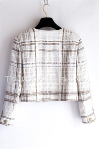 CHANEL 15C White Beige Dubai Lesage Tweed Collarless Jacket CC Gripoix Button 36 38 シャネル ホワイト ベージュ ルサージュ ツイード ドバイ ノーカラー ジャケット CCロゴ グリポア ボタン 即発