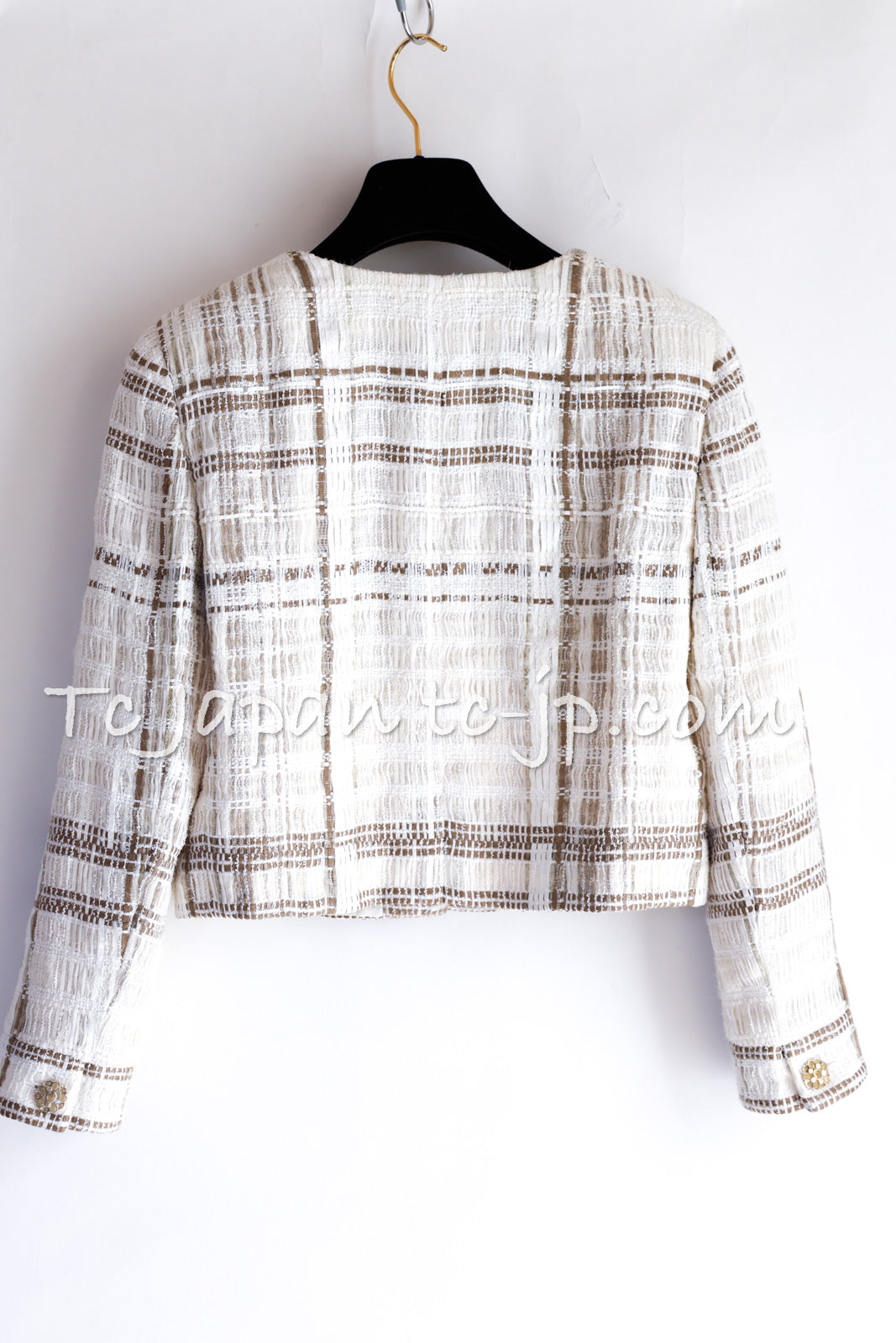 CHANEL 15C White Beige Dubai Lesage Tweed Collarless Jacket CC Gripoix Button 36 38 シャネル ホワイト ベージュ ルサージュ ツイード ドバイ ノーカラー ジャケット CCロゴ グリポア ボタン 即発