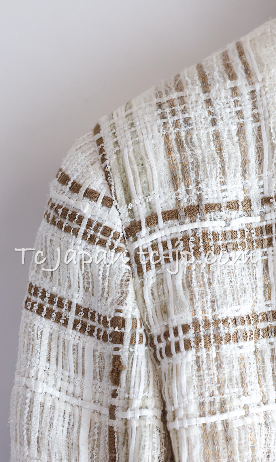 CHANEL 15C White Beige Dubai Lesage Tweed Collarless Jacket CC Gripoix Button 36 38 シャネル ホワイト ベージュ ルサージュ ツイード ドバイ ノーカラー ジャケット CCロゴ グリポア ボタン 即発