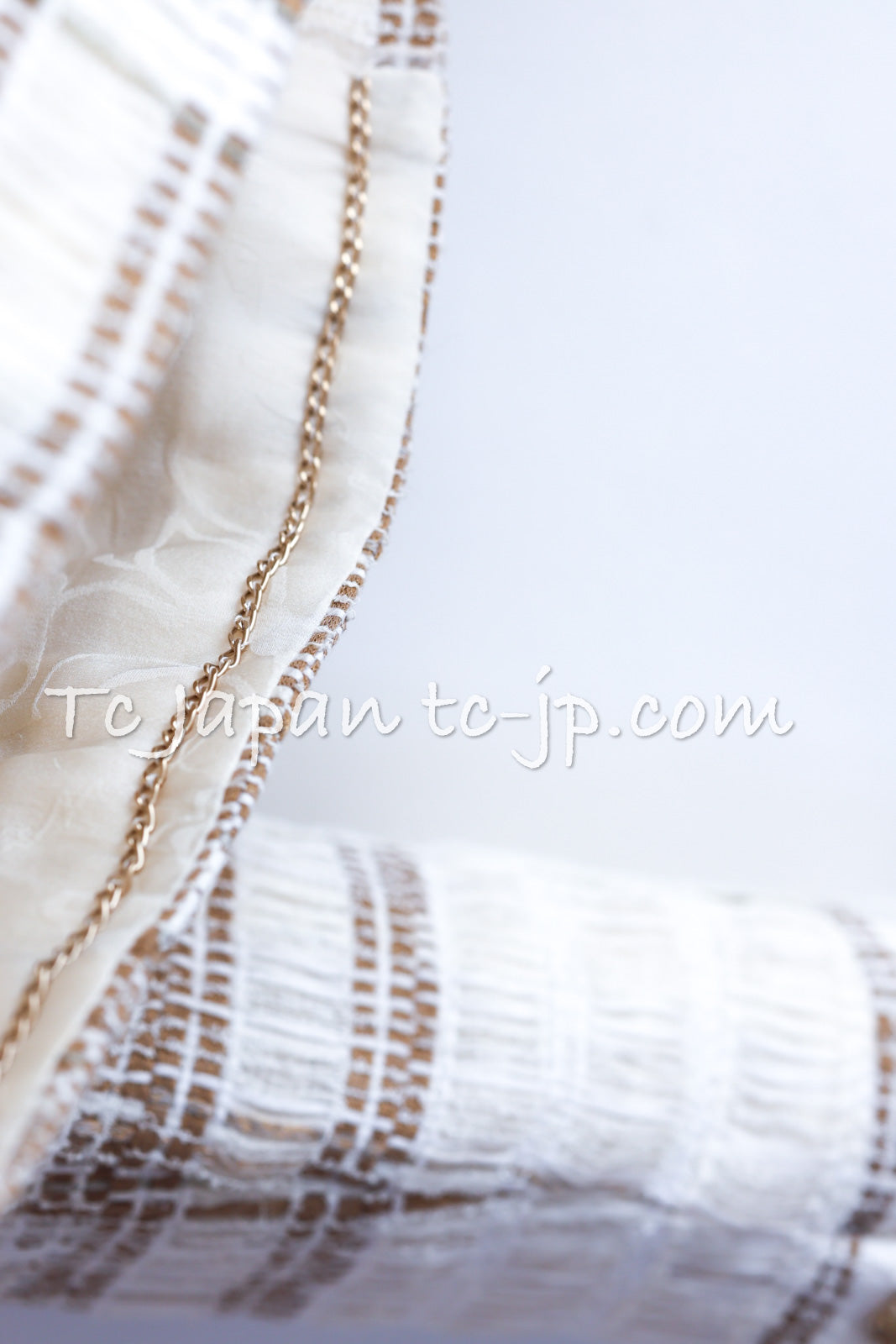 CHANEL 15C White Beige Dubai Lesage Tweed Collarless Jacket CC Gripoix Button 36 38 シャネル ホワイト ベージュ ルサージュ ツイード ドバイ ノーカラー ジャケット CCロゴ グリポア ボタン 即発