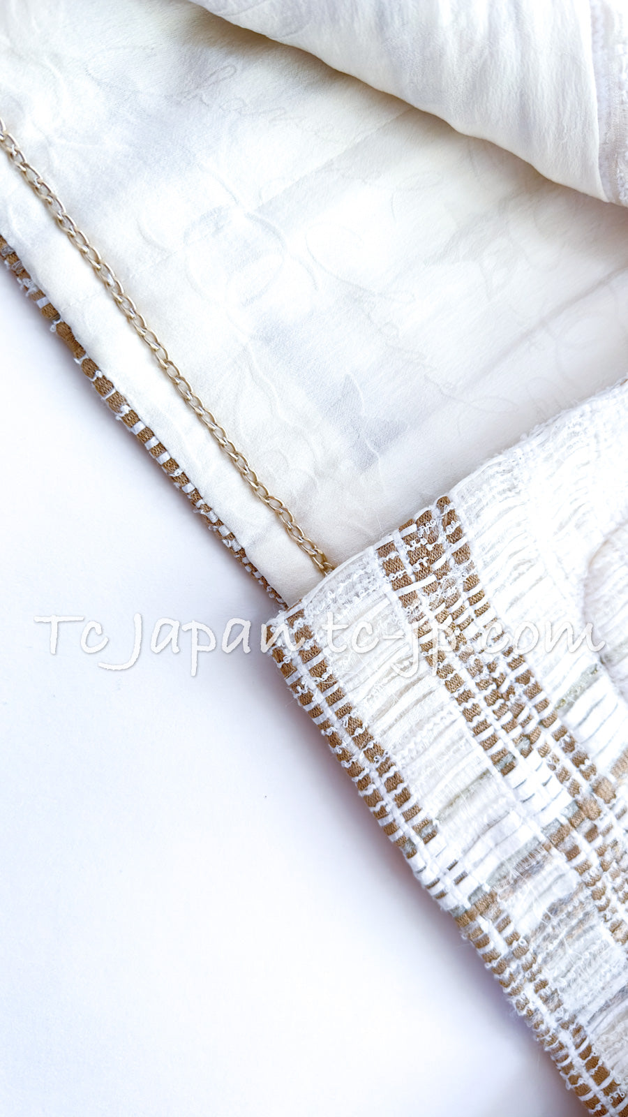 CHANEL 15C White Beige Dubai Lesage Tweed Collarless Jacket CC Gripoix Button 36 38 シャネル ホワイト ベージュ ルサージュ ツイード ドバイ ノーカラー ジャケット CCロゴ グリポア ボタン 即発