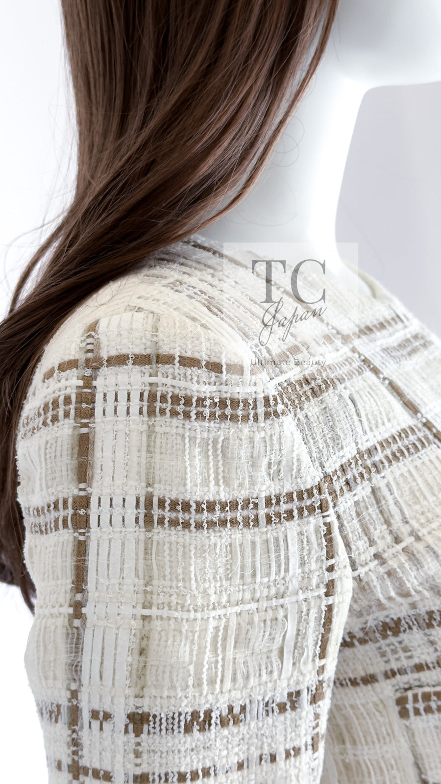 CHANEL 15C White Beige Dubai Lesage Tweed Collarless Jacket CC Gripoix Button 36 38 シャネル ホワイト ベージュ ルサージュ ツイード ドバイ ノーカラー ジャケット CCロゴ グリポア ボタン 即発