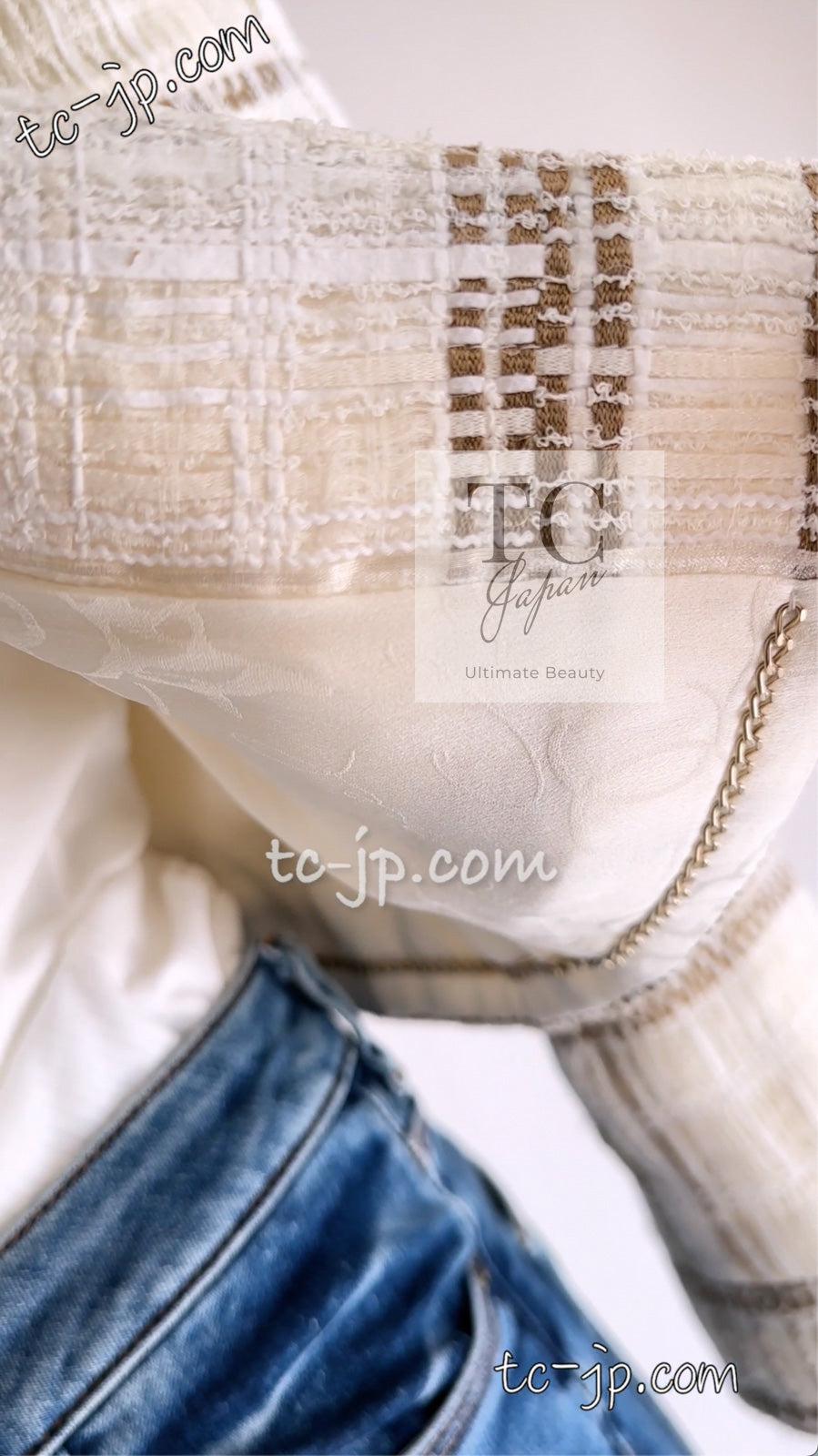 CHANEL 15C White Beige Dubai Lesage Tweed Collarless Jacket CC Gripoix Button 36 38 シャネル ホワイト ベージュ ルサージュ ツイード ドバイ ノーカラー ジャケット CCロゴ グリポア ボタン 即発