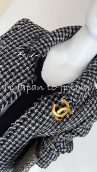CHANEL 04PF Black Ivory Bow Ribbon Jacket Skirt 36 シャネル ブラック アイボリー リボン ツイード ジャケット スカート 即発