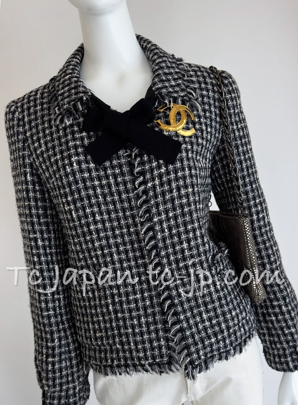 CHANEL 04PF Black Ivory Bow Ribbon Jacket Skirt 36 シャネル ブラック アイボリー リボン ツイード ジャケット スカート 即発