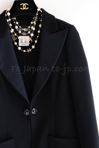 CHANEL 09C Black Wool Silk Collar Jacket Heart CC Button 34 シャネル ブラック CC ハート ボタン ウール シルク襟 ジャケット 即発