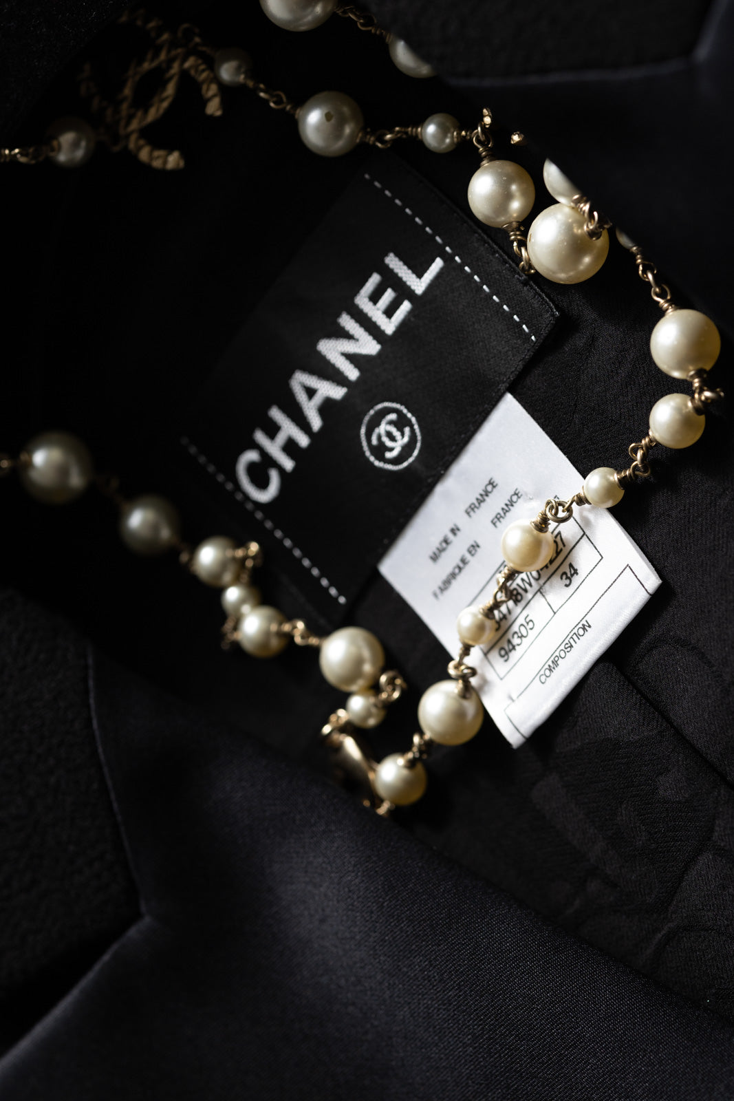CHANEL 09C Black Wool Silk Collar Jacket Heart CC Button 34 シャネル ブラック CC ハート ボタン ウール シルク襟 ジャケット 即発
