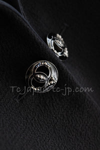 CHANEL 09C Black Wool Silk Collar Jacket Heart CC Button 34 44 46 シャネル ブラック CC ハート ボタン ウール シルク襟 ジャケット 即発