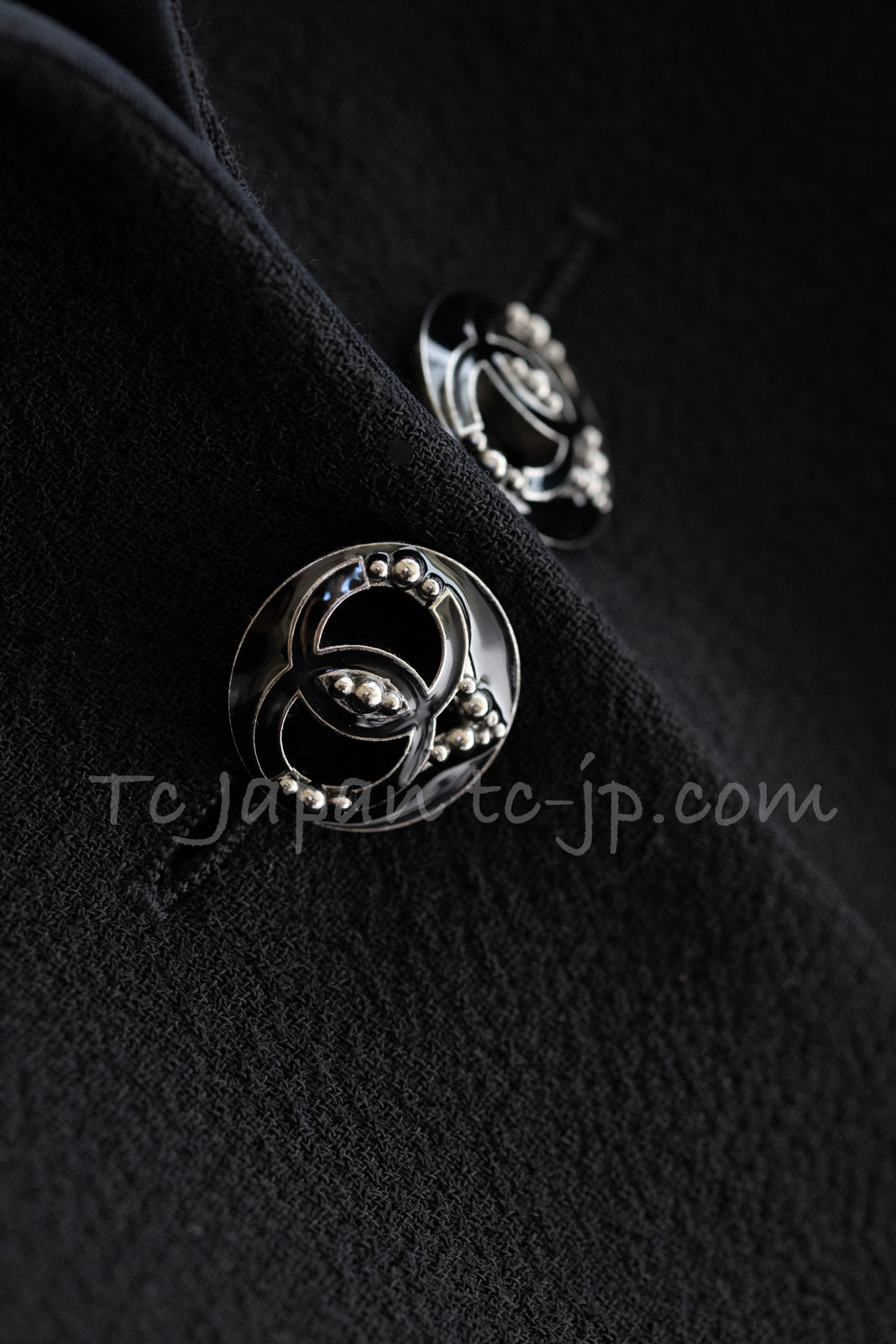CHANEL 09C Black Wool Silk Collar Jacket Heart CC Button 34 シャネル ブラック CC ハート ボタン ウール シルク襟 ジャケット 即発