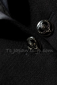CHANEL 09C Black Wool Silk Collar Jacket Heart CC Button 34 シャネル ブラック CC ハート ボタン ウール シルク襟 ジャケット 即発