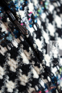 CHANEL 06C Ivory Black Multicolor Epaulets Zipper Wool Cotton Tweed Jacket 36 シャネル アイボリー ブラック マルチカラー ジッパー ウール コットン ツイード ジャケット 即発