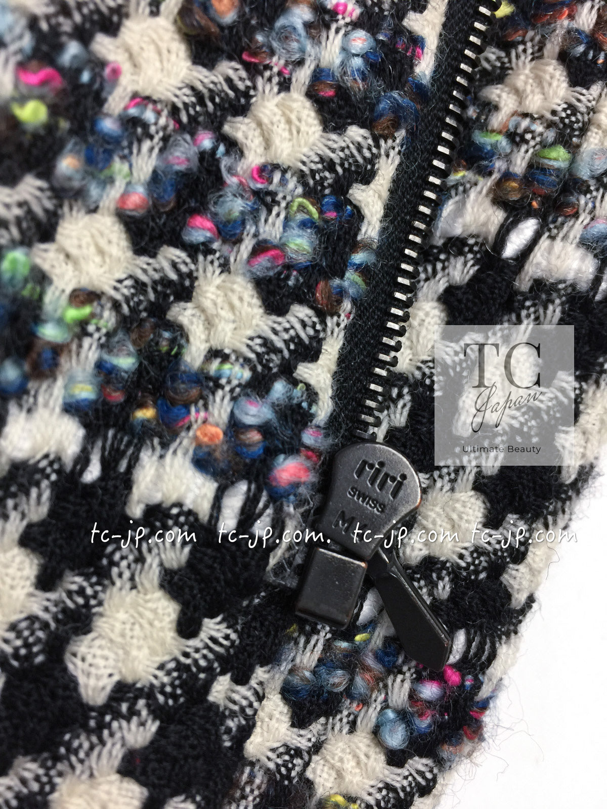 CHANEL 06C Ivory Black Multicolor Epaulets Zipper Wool Cotton Tweed Jacket 36 シャネル アイボリー ブラック マルチカラー ジッパー ウール コットン ツイード ジャケット 即発