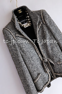 CHANEL 10C Black Ivory Gold Stand Collar Tweed Jacket Skirt Suit 34 40 シャネル ブラック アイボリー ゴールド スタンドカラー ツイード ジャケット スカート スーツ 即発