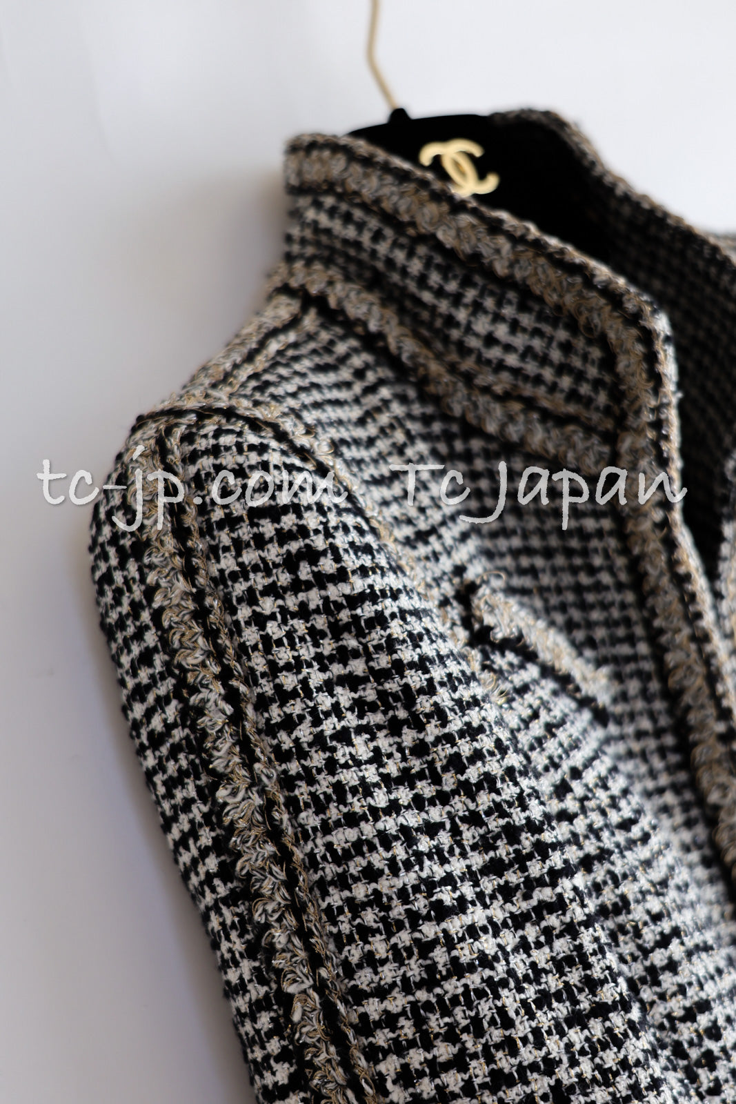 CHANEL 10C Black Ivory Gold Stand Collar Tweed Jacket Skirt Suit 34 40 シャネル ブラック アイボリー ゴールド スタンドカラー ツイード ジャケット スカート スーツ 即発