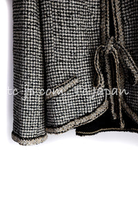 CHANEL 10C Black Ivory Gold Stand Collar Tweed Jacket Skirt Suit 34 40 シャネル ブラック アイボリー ゴールド スタンドカラー ツイード ジャケット スカート スーツ 即発