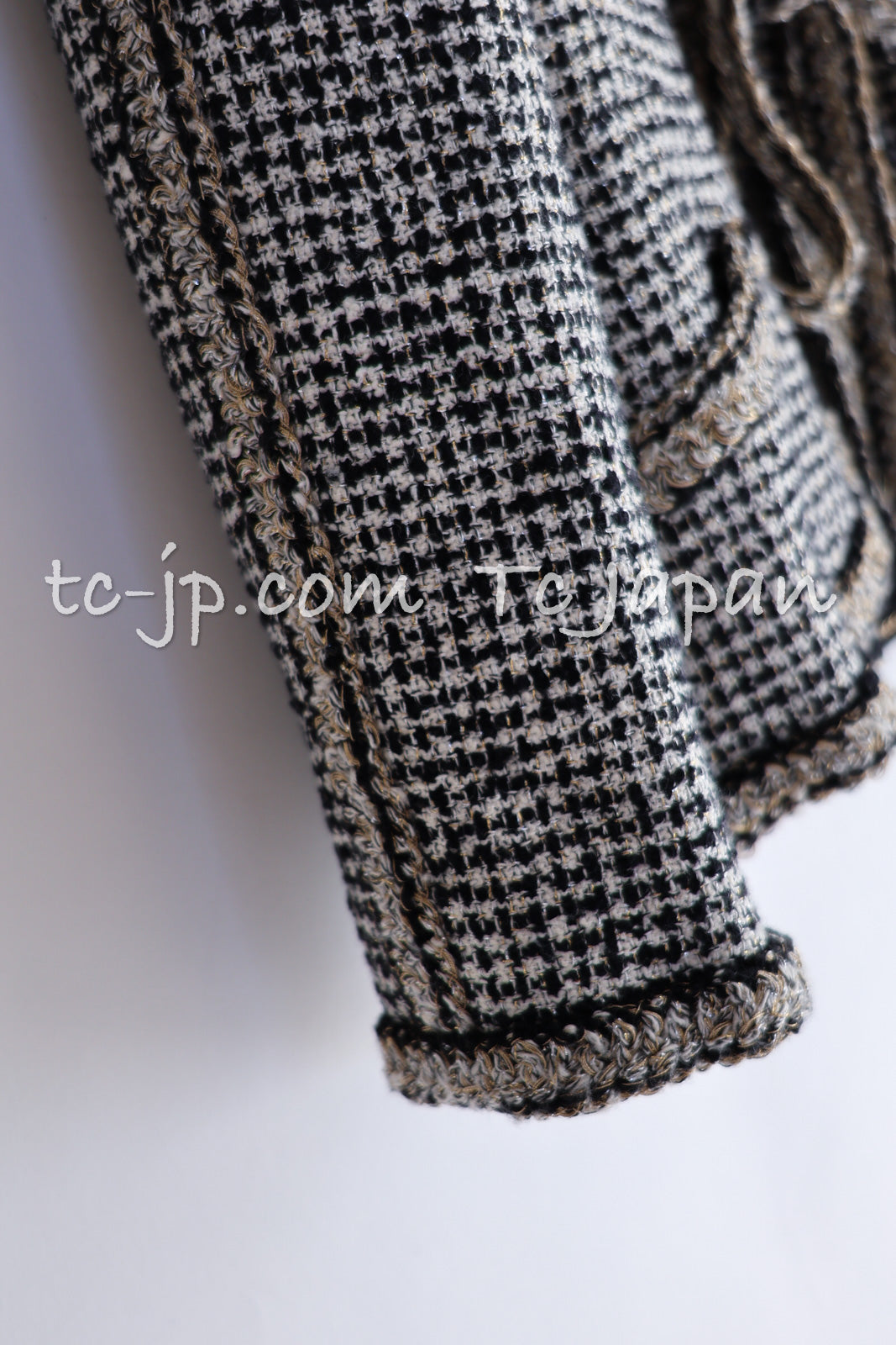 CHANEL 10C Black Ivory Gold Stand Collar Tweed Jacket Skirt Suit 34 40 シャネル ブラック アイボリー ゴールド スタンドカラー ツイード ジャケット スカート スーツ 即発