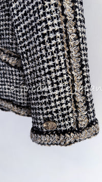 CHANEL 10C Black Ivory Gold Stand Collar Tweed Jacket Skirt Suit 34 40 シャネル ブラック アイボリー ゴールド スタンドカラー ツイード ジャケット スカート スーツ 即発