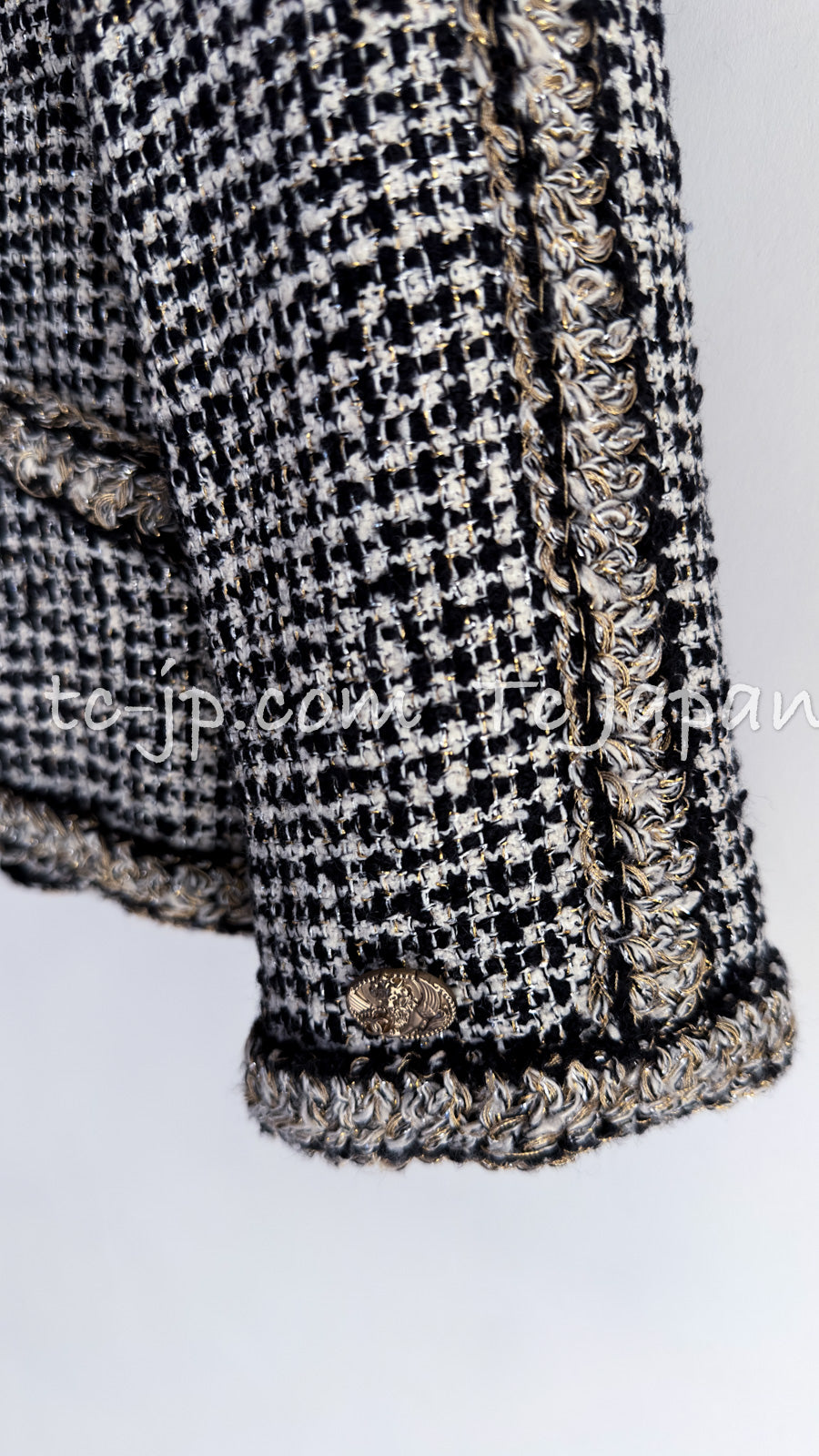 CHANEL 10C Black Ivory Gold Stand Collar Tweed Jacket Skirt Suit 34 40 シャネル ブラック アイボリー ゴールド スタンドカラー ツイード ジャケット スカート スーツ 即発