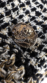 CHANEL 10C Black Ivory Gold Stand Collar Tweed Jacket Skirt Suit 34 40 シャネル ブラック アイボリー ゴールド スタンドカラー ツイード ジャケット スカート スーツ 即発