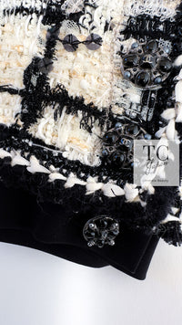 CHANEL 06PF Black Ivory Gripox Buttons Lesage Tweed Jacket 38 シャネル アイボリー ブラック グリポワ 宝石 ボタン ルサージュ ツイード ジャケット 即発