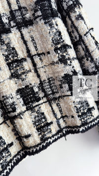 CHANEL 06PF Black Ivory Gripox Buttons Lesage Tweed Jacket 38 シャネル アイボリー ブラック グリポワ 宝石 ボタン ルサージュ ツイード ジャケット 即発