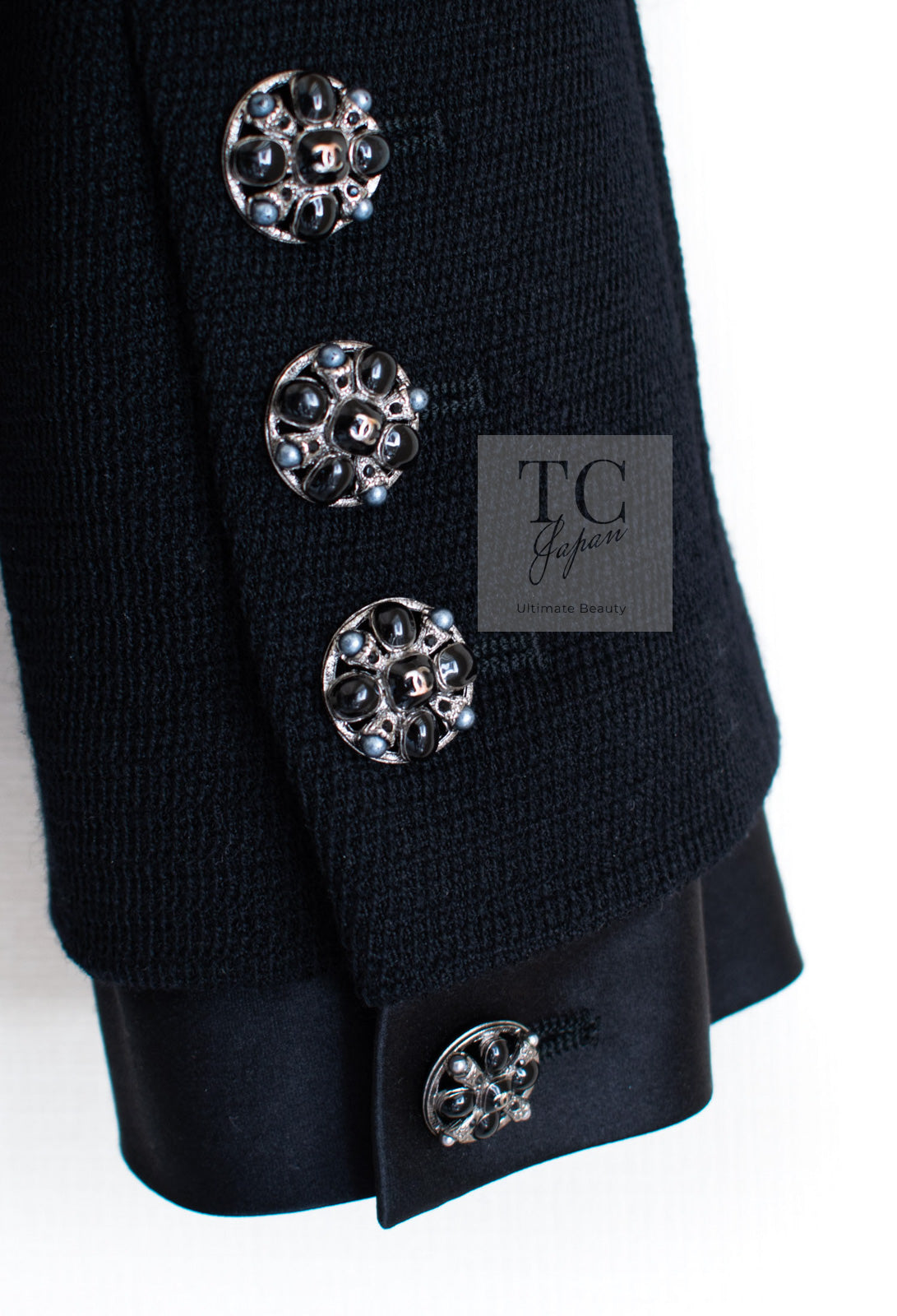 CHANEL 06PF Black Wool Silk Collar Gripoix Button Jacket 34 46 シャネル ブラック ウール シルク襟 グリポア 宝石ボタン ジャケット 即発