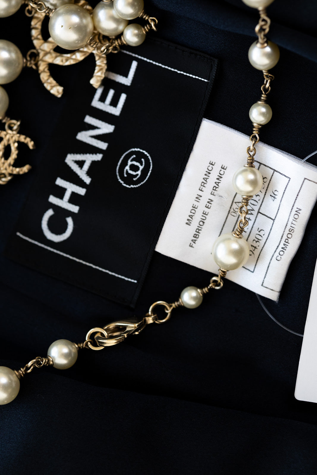 CHANEL 06PF Black Wool Silk Collar Gripoix Button Jacket 34 46 シャネル ブラック ウール シルク襟 グリポア 宝石ボタン ジャケット 即発