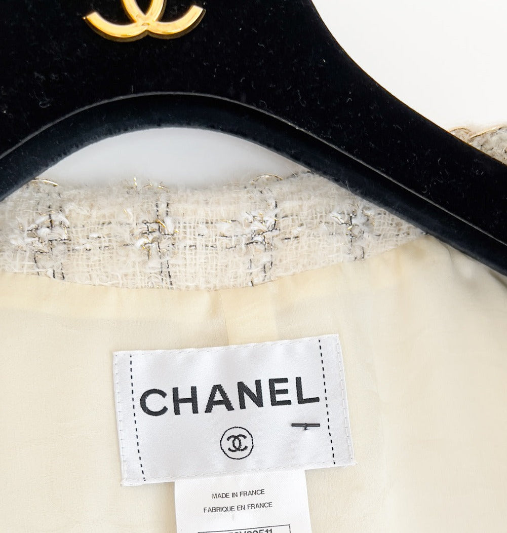 CHANEL 11A Ivory Creme Chain Braid Trimming Collarless Tweed Jacket 40 シャネル アイボリー クリーム チェーン ブレイド トリム ノーカラー ツイード ジャケット 即発