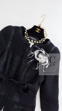 CHANEL 06A Black Wool Silk Ribbon Collarless Jacket Audrey Hepburn 38 シャネル ブラック ウール シルク リボン ノーカラー ジャケット オードリー ヘップバーン 即発