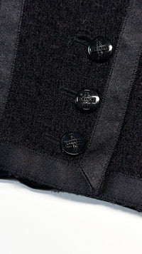 CHANEL 06A Black Wool Silk Ribbon Collarless Jacket Audrey Hepburn 38 シャネル ブラック ウール シルク リボン ノーカラー ジャケット オードリー ヘップバーン 即発