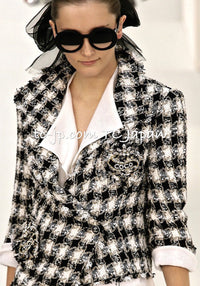 CHANEL 07S Ivory Black Jeweled COCO Emblem Fringed  Lesage Tweed Jacket Skirt 34 40 シャネル ホワイト ブラック CCエンブレム フリンジ ルサージュ ツイード ジャケット スカート 即発
