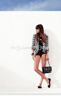 CHANEL 07S Ivory Black Jeweled COCO Emblem Fringed  Lesage Tweed Jacket Skirt 34 40 シャネル ホワイト ブラック CCエンブレム フリンジ ルサージュ ツイード ジャケット スカート 即発