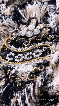 CHANEL 07S Ivory Black Jeweled COCO Emblem Fringed  Lesage Tweed Jacket Skirt 34 40 シャネル ホワイト ブラック CCエンブレム フリンジ ルサージュ ツイード ジャケット スカート 即発