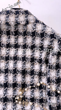 CHANEL 07S Ivory Black Jeweled COCO Emblem Fringed  Lesage Tweed Jacket Skirt 34 40 シャネル ホワイト ブラック CCエンブレム フリンジ ルサージュ ツイード ジャケット スカート 即発