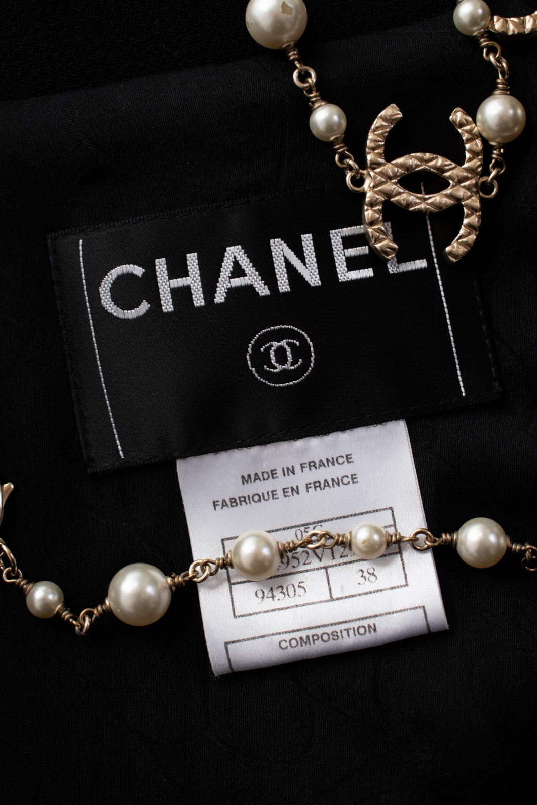 CHANEL 05C Black CC Logo Emblem Blazer Jacket 38 シャネル ブラック CC ロゴ エンブレム ブレザー ジャケット 即発