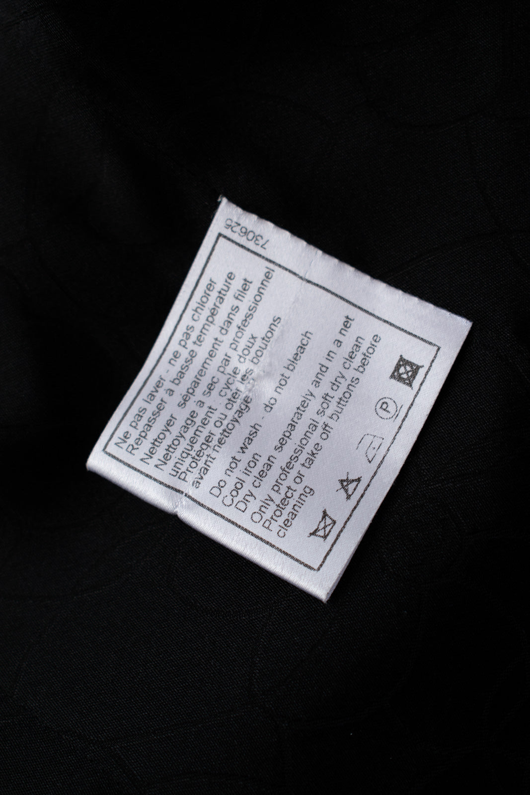 CHANEL 05C Black CC Logo Emblem Blazer Jacket 38 シャネル ブラック CC ロゴ エンブレム ブレザー ジャケット 即発