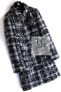 CHANEL 05A Black Gray Camellia CC Button Wool Tweed Coat 38 シャネル ブラック グレー カメリア柄 CC ボタン ウール ツイード コート 即発