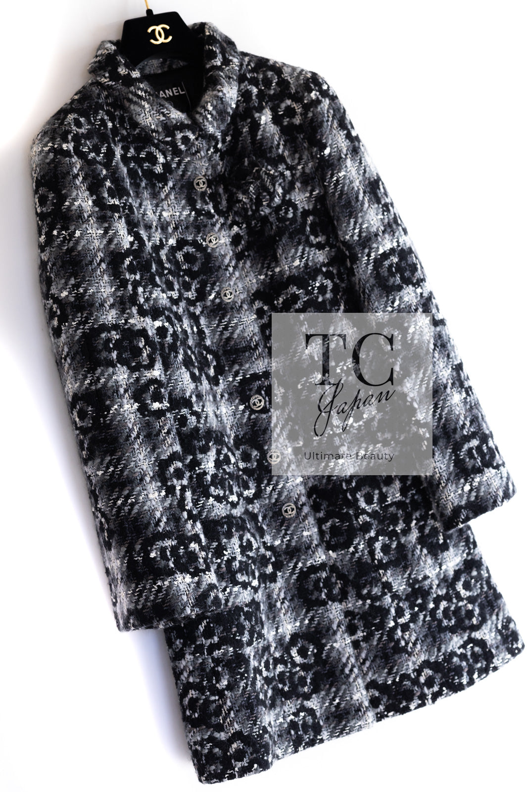 CHANEL 05A Black Gray Camellia CC Button Wool Tweed Coat 38 シャネル ブラック グレー カメリア柄 CC ボタン ウール ツイード コート 即発
